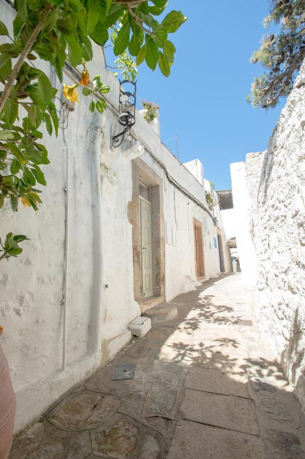 Patmos Traditional House Chora Near The Monastery Exterior foto